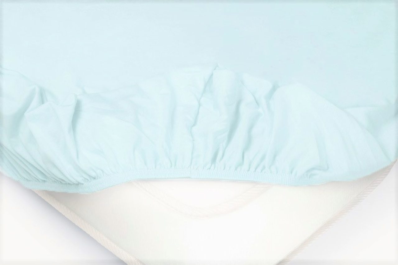 Детская простыня на резинке Трикотажная голубая