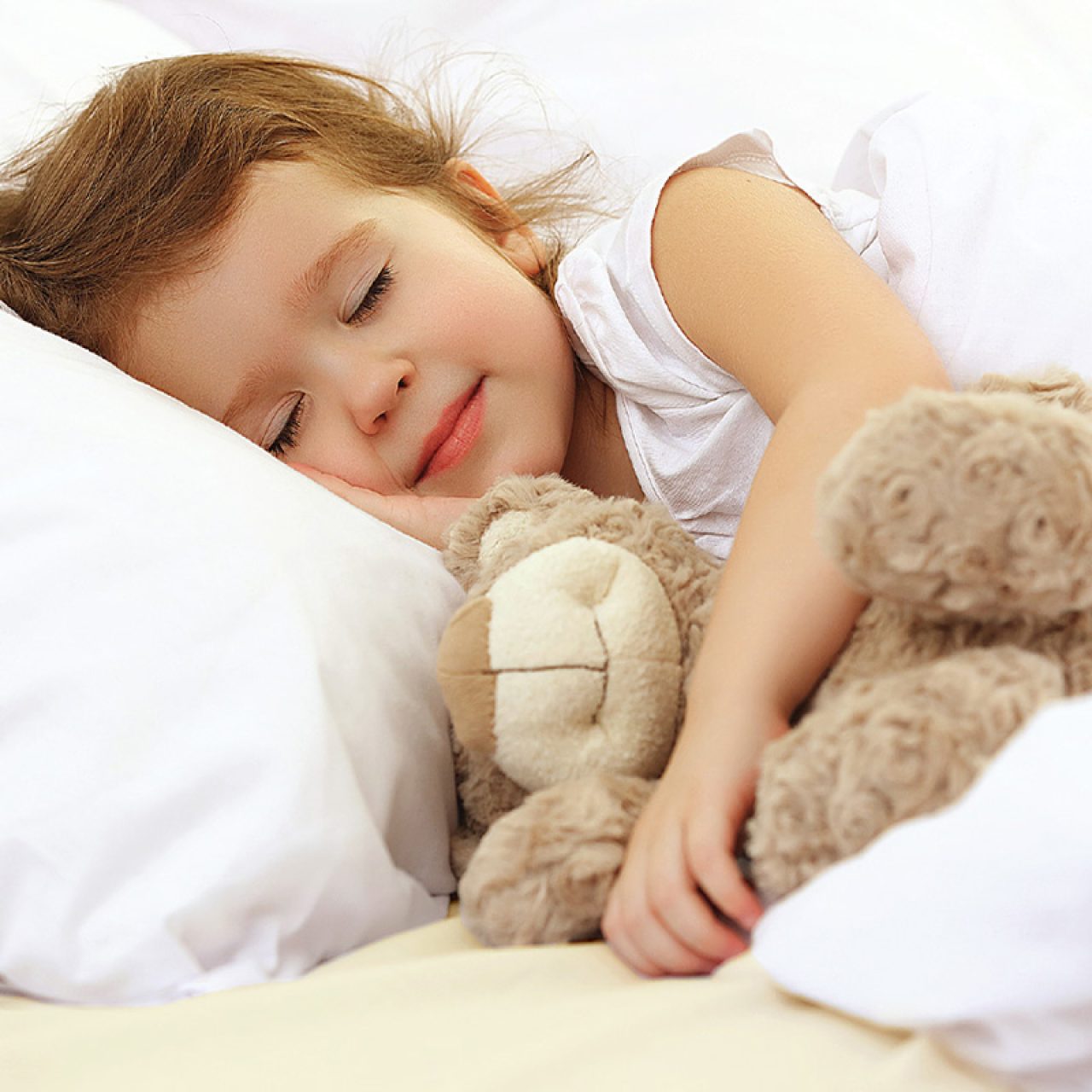 Детская простыня на резинке Трикотажная нежно-желтая